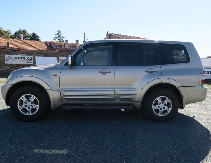 Mitsubishi Pajero 8