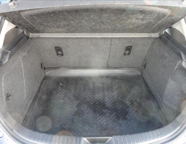 Mazda 3 6