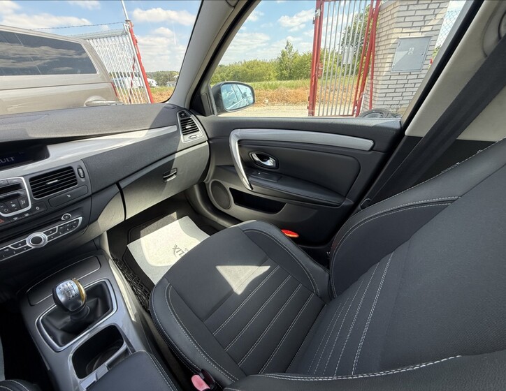Renault Laguna 27