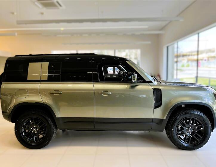 Land Rover Defender 10