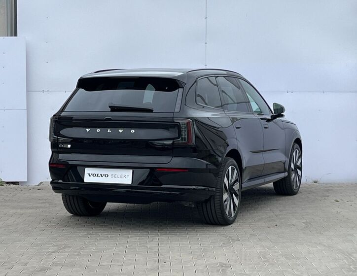 Volvo EX90 8