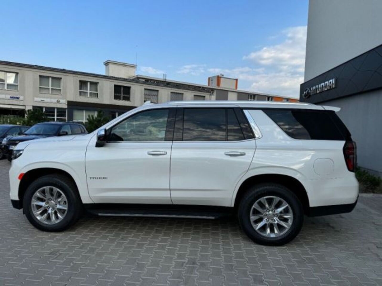 Chevrolet Tahoe 2
