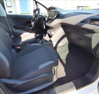 Peugeot 208 44