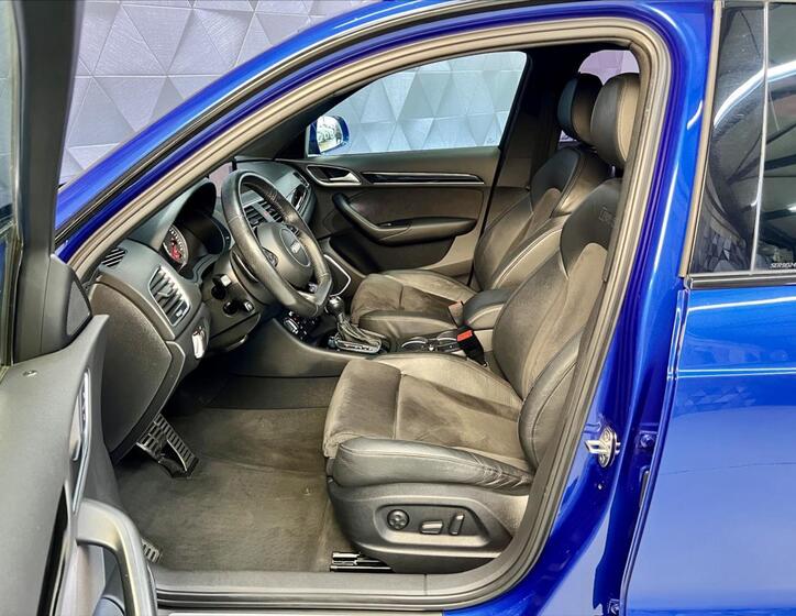 Audi RS Q3 11
