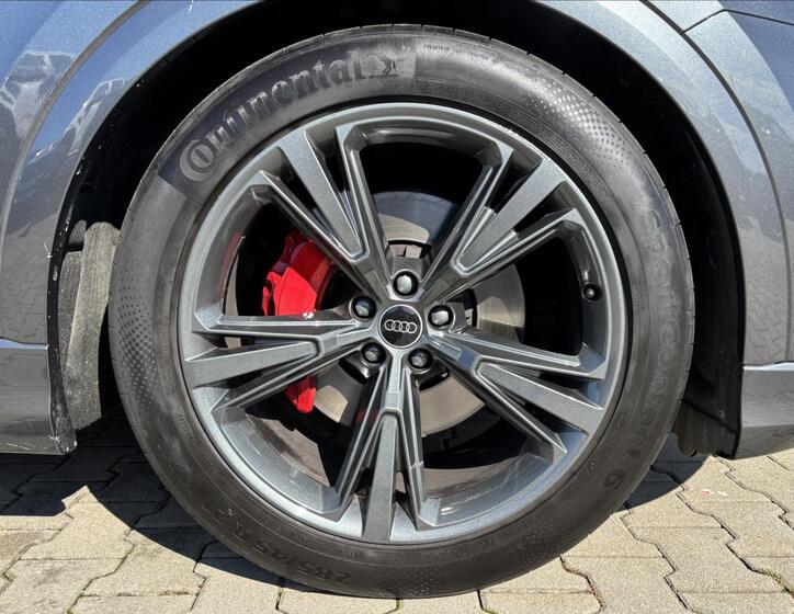 Audi Q8 9