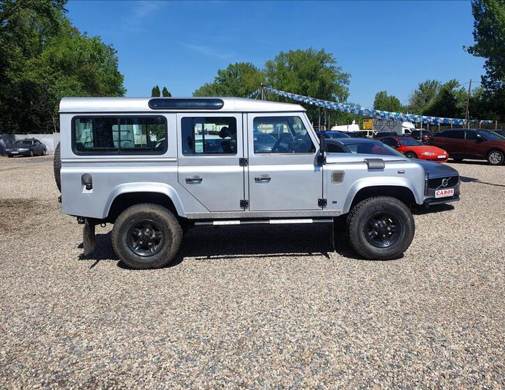Land Rover Defender 4