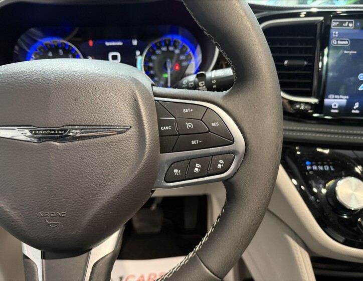 Chrysler Pacifica 11