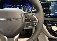 Chrysler Pacifica 11