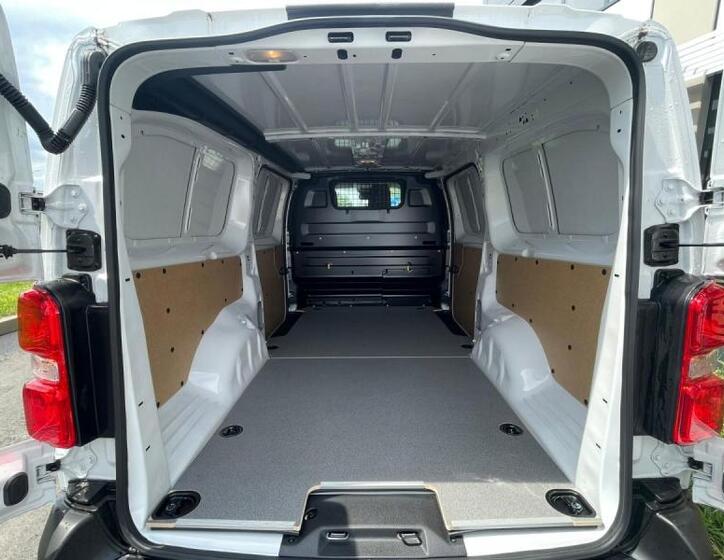 Toyota ProAce 9