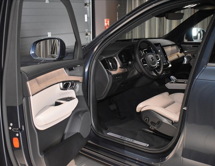 Volvo XC90 10