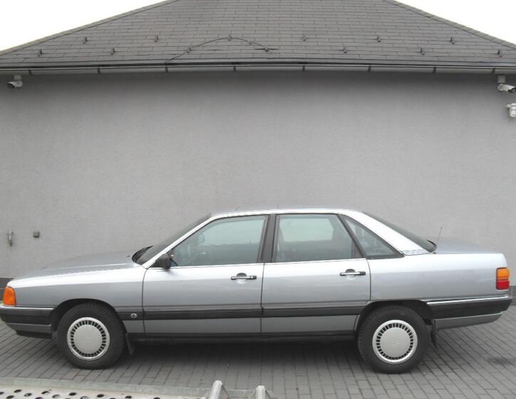 Audi 100 2