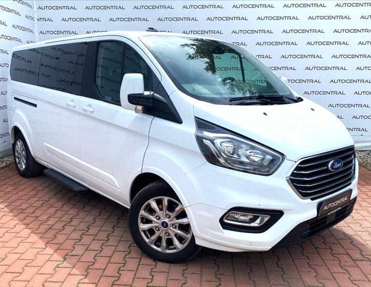 Ford Tourneo Custom 1