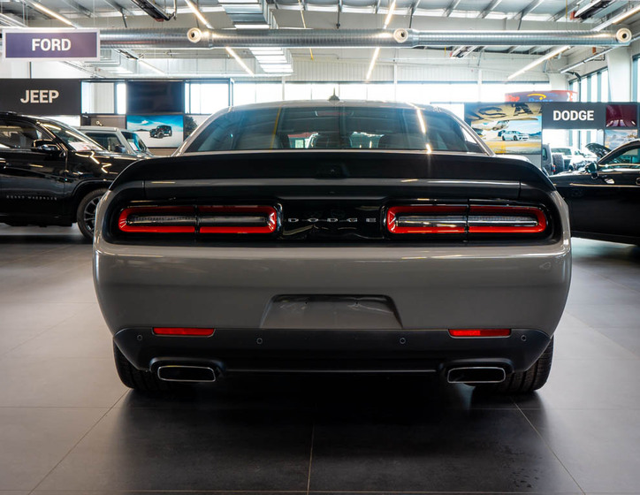 Dodge Challenger 4
