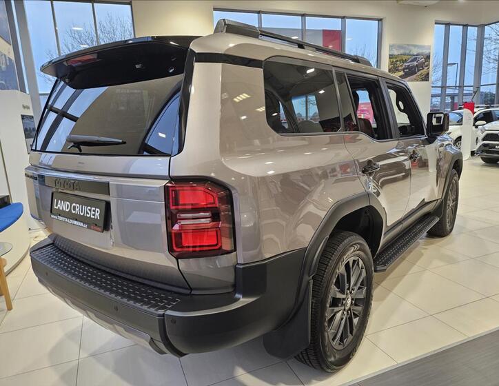 Toyota Land Cruiser 4