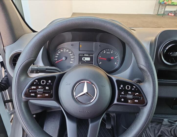 Mercedes-Benz Sprinter 11