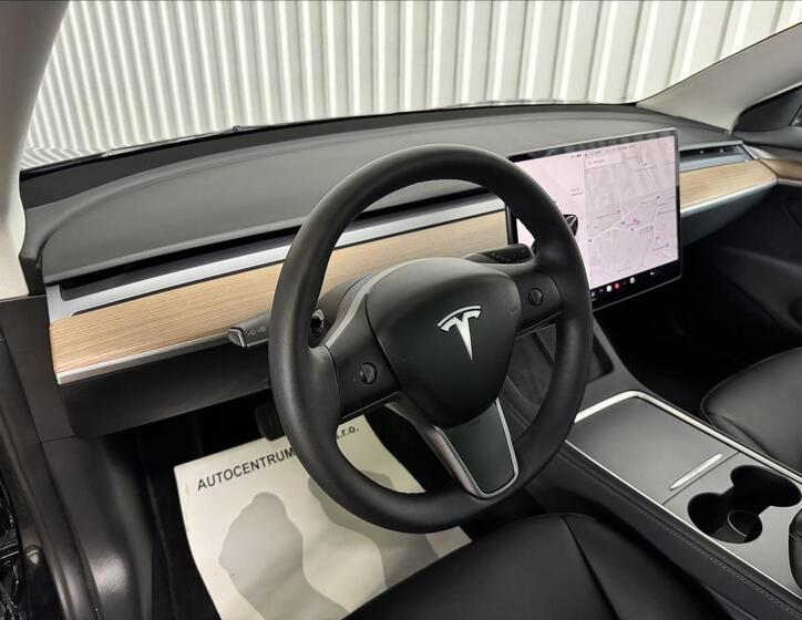Tesla Model 3 16