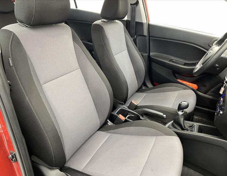 Hyundai i20 8