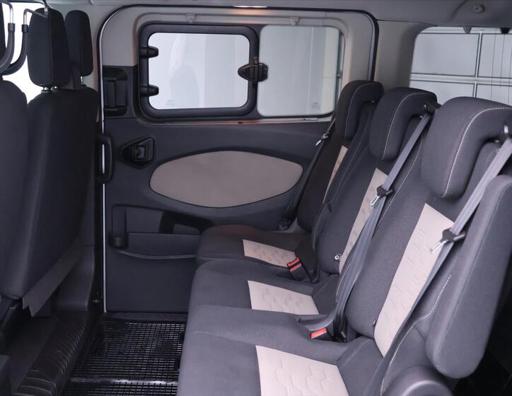 Ford Tourneo Custom 15