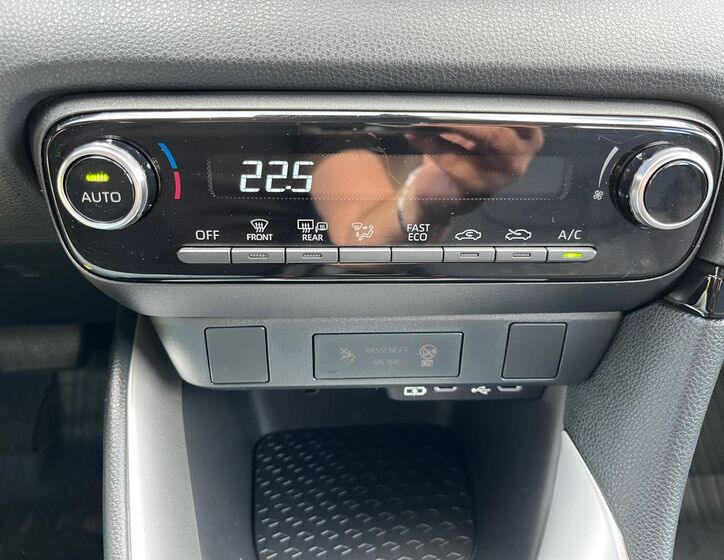Toyota Yaris 21