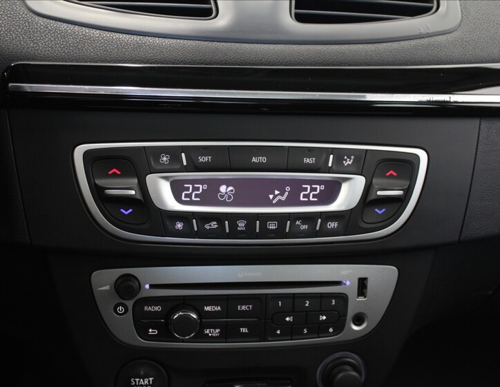 Renault Fluence 11