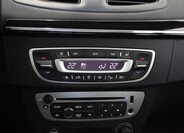 Renault Fluence 11