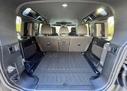 Land Rover Defender 18