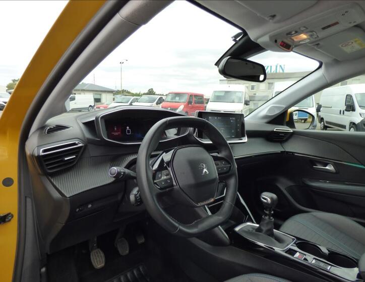 Peugeot 208 11