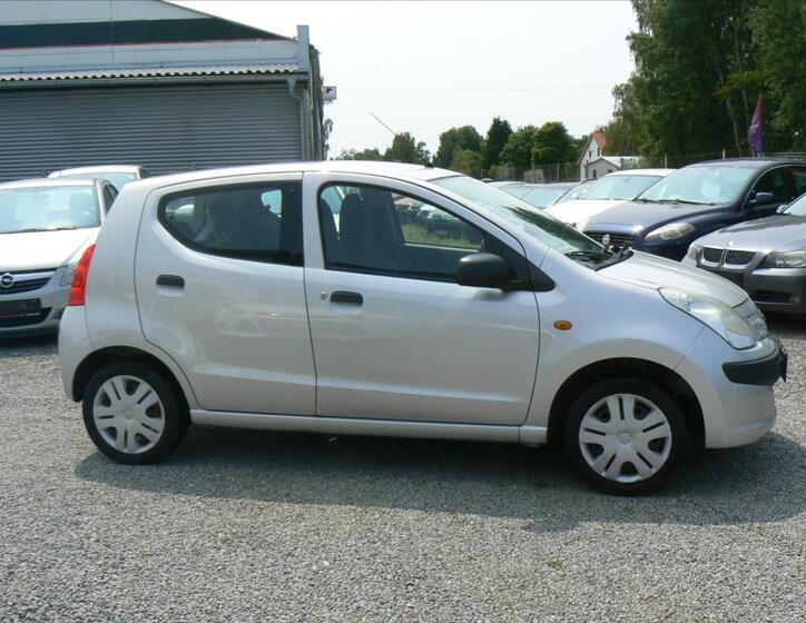 Nissan Pixo 8