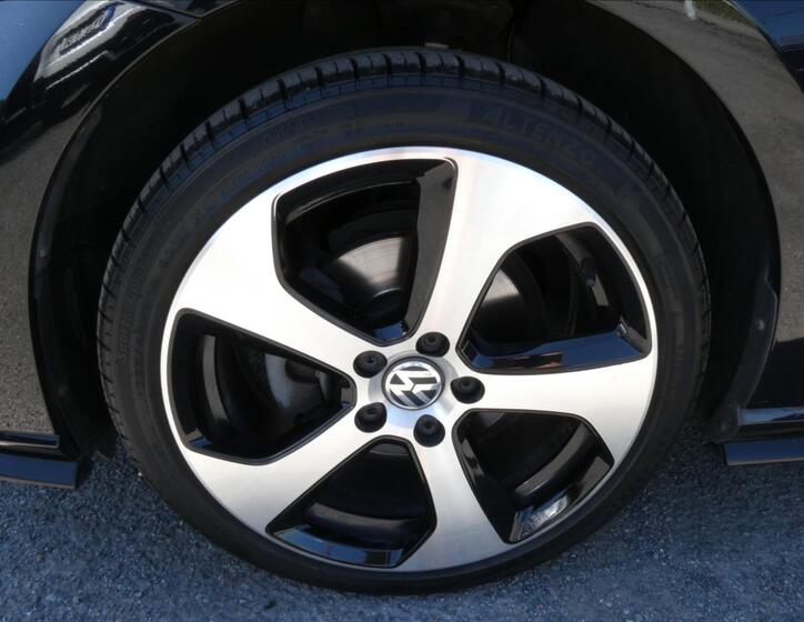 Volkswagen Golf 57