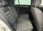 Volkswagen Golf 24