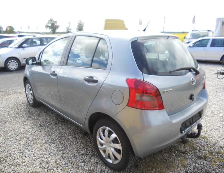 Toyota Yaris 8