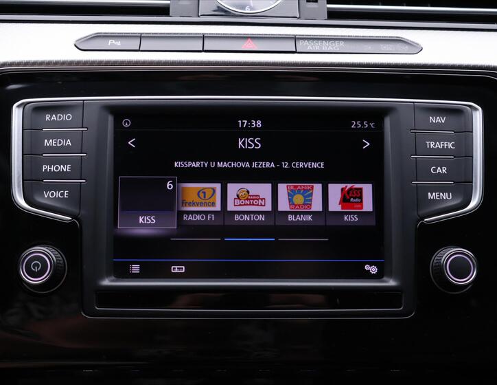 Volkswagen Passat 25