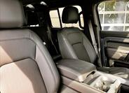 Land Rover Defender 25