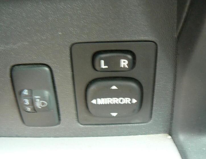 Daihatsu Sirion 18