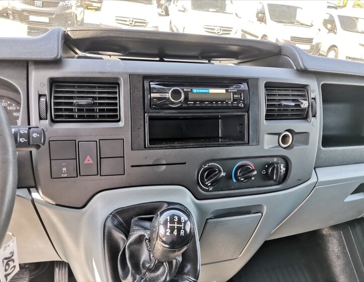 Ford Transit 9
