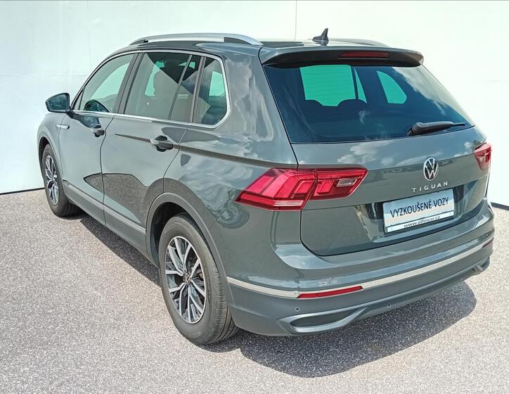 Volkswagen Tiguan 9