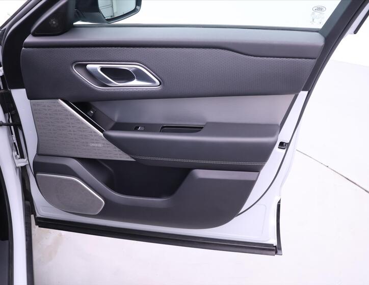 Land Rover Range Rover Velar 14