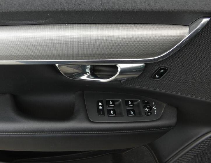 Volvo V90 9