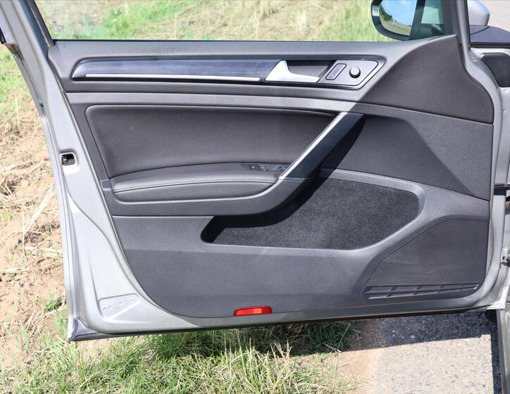 Volkswagen Golf 10