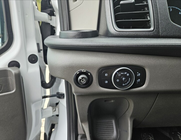 Ford Transit 8