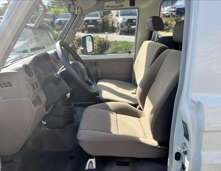 Toyota Land Cruiser 9