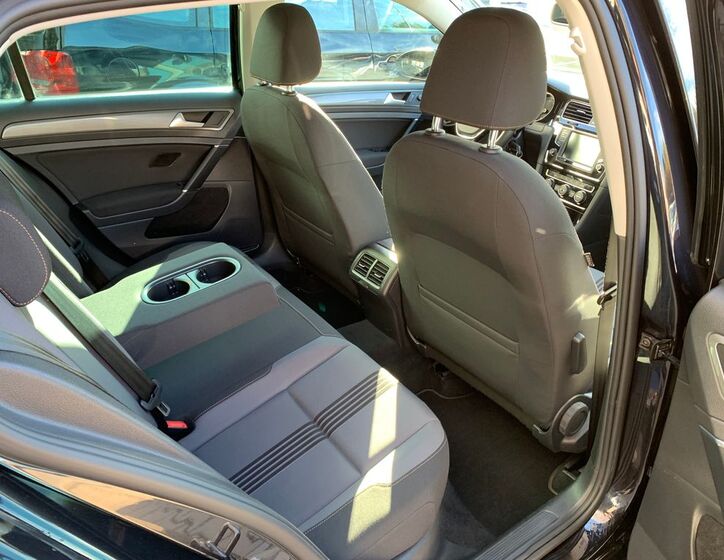 Volkswagen Golf 21