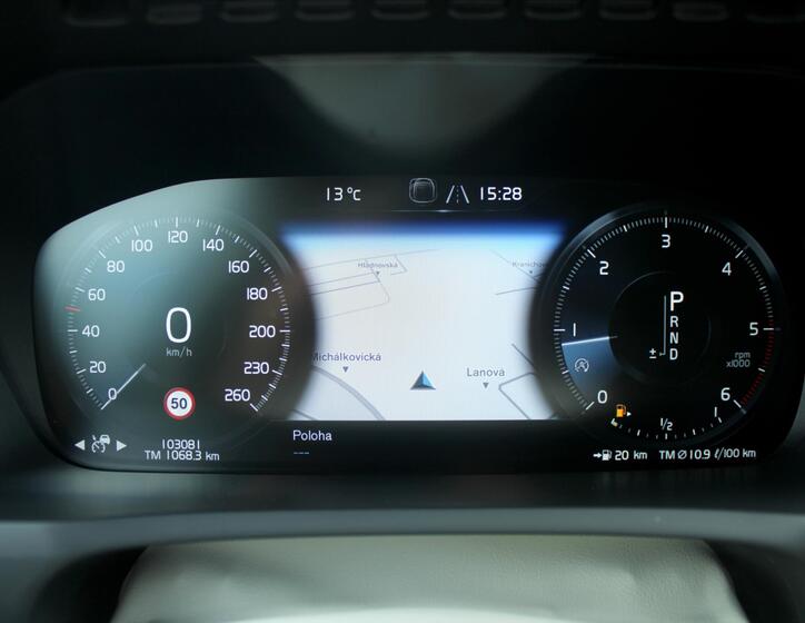 Volvo XC90 16