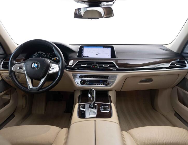 BMW Řada 7 11