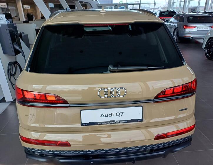 Audi Q7 6