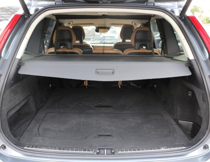Volvo XC90 17
