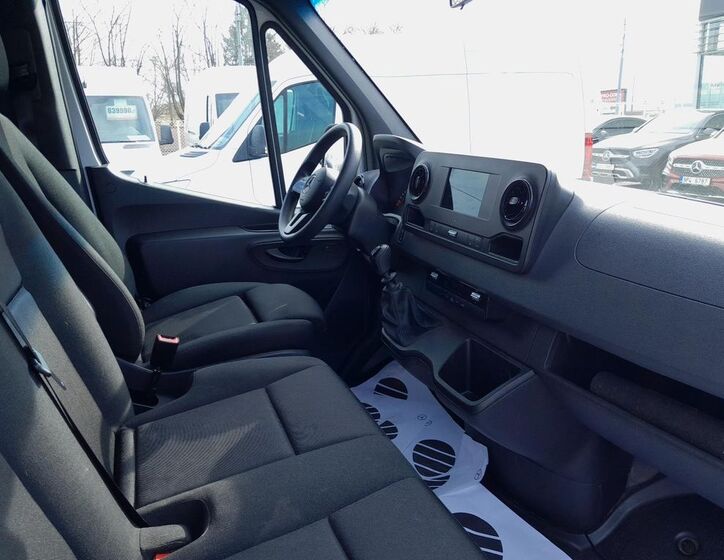 Mercedes-Benz Sprinter 11