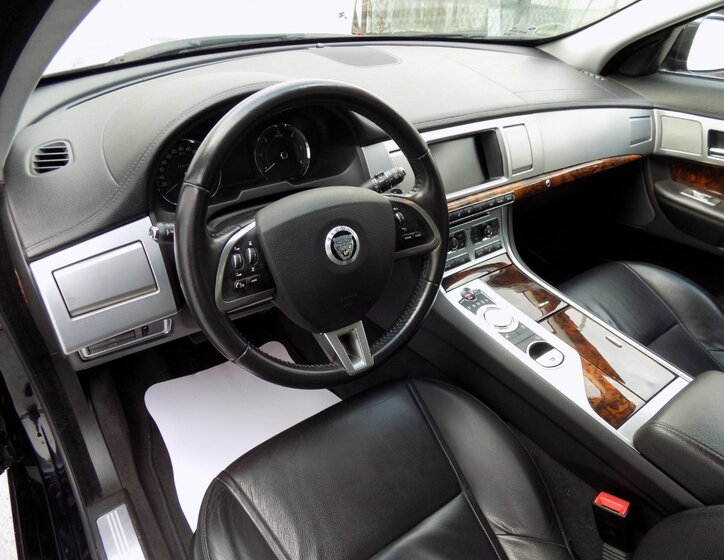 Jaguar XF 13