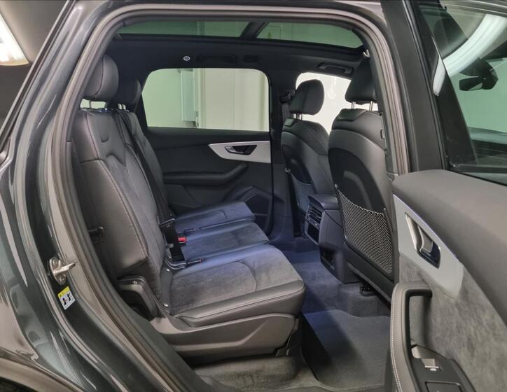 Audi Q7 16