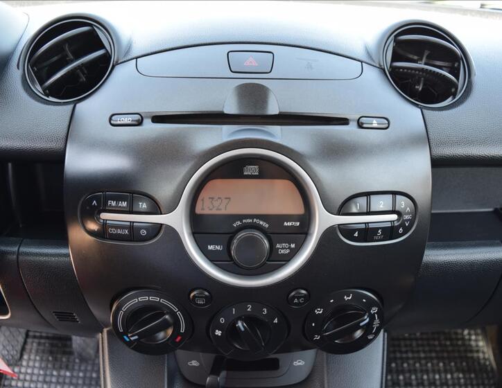 Mazda 2 37